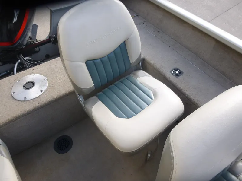 Slide: The Image of 2004 Bass Tracker Targa 16 WT boat seat, beige and blue, interior view. - 31