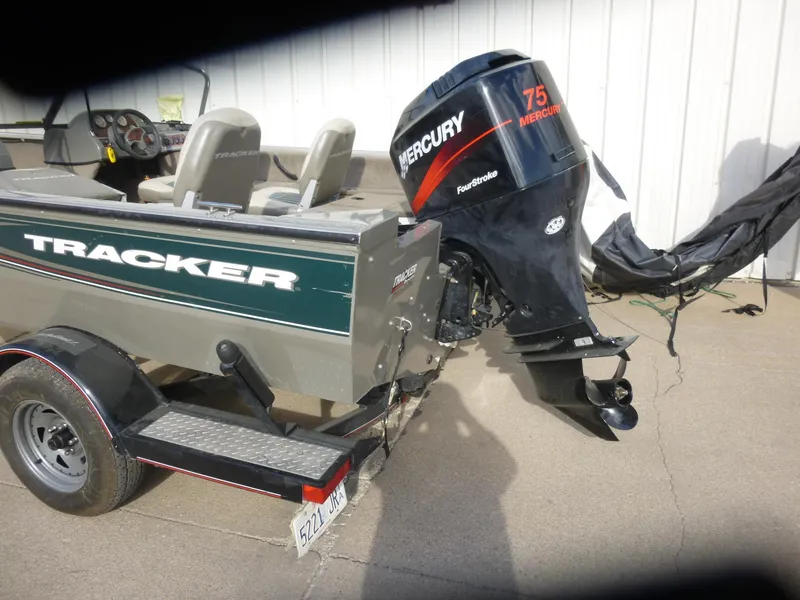 Slide: The Image of 2004 Bass Tracker Targa 16 WT boat with Mercury 75 horsepower outboard motor. - 37