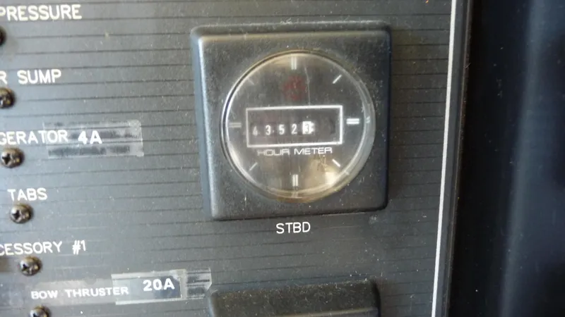 Slide: The Image of Hour meter on 1995 Bayliner 4788 Pilot House Motoryacht dashboard, reading 3528 hours. - 28