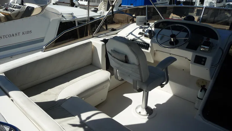 Slide: The Image of Bayliner 4788 Pilot House Motoryacht 1995 - 51