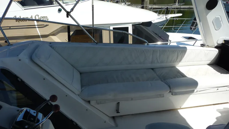 Slide: The Image of Bayliner 4788 Pilot House Motoryacht 1995 - 52