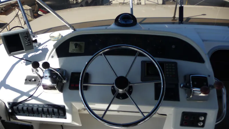 Slide: The Image of Bayliner 4788 Pilot House Motoryacht 1995 - 53