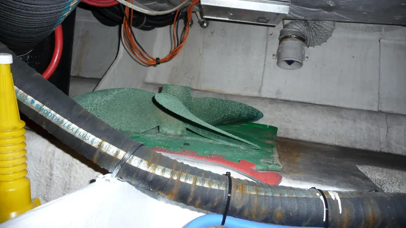 Slide: The Image of Bayliner 4788 Pilot House Motoryacht 1995 - 59
