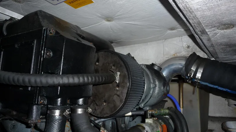 Slide: The Image of Bayliner 4788 Pilot House Motoryacht 1995 - 61
