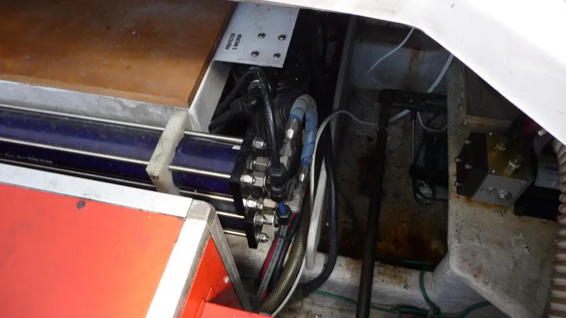 Slide: The Image of Bayliner 4788 Pilot House Motoryacht 1995 - 67
