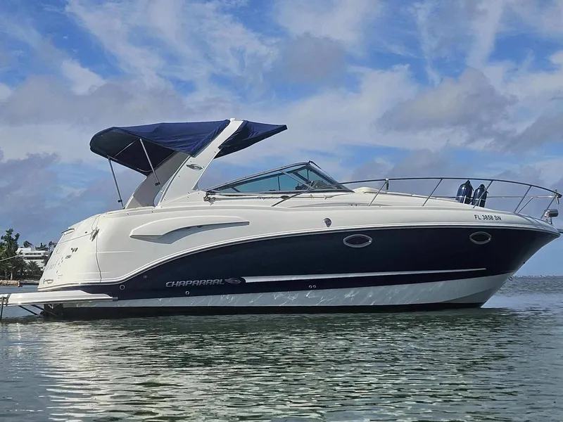 The Image of 2009 Chaparral Signature 290 boat on calm water under a blue sky. - 0