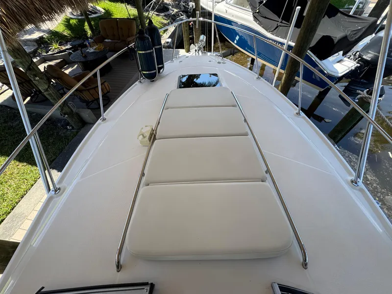 Slide: The Image of 2009 Chaparral Signature 290 boat deck with cushioned sunbathing area. - 19