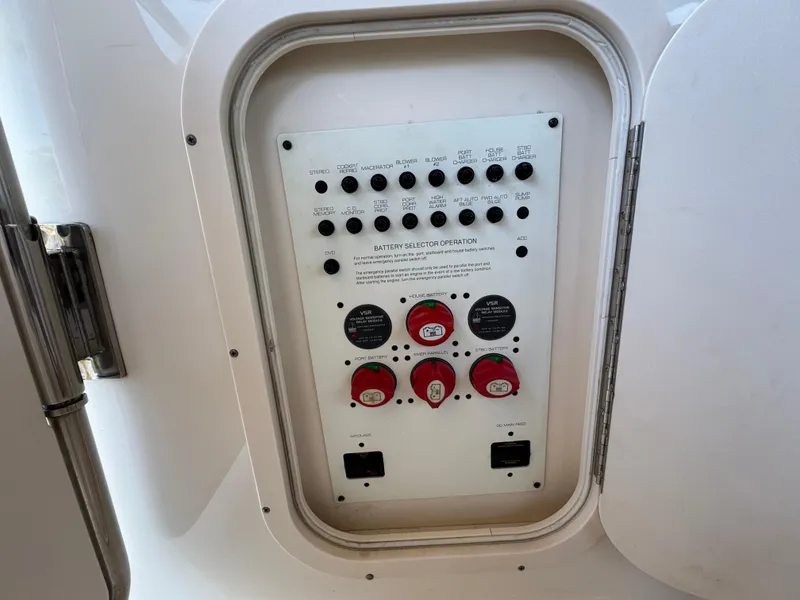 Slide: The Image of Electrical control panel on a 2009 Chaparral Signature 290 boat. - 30