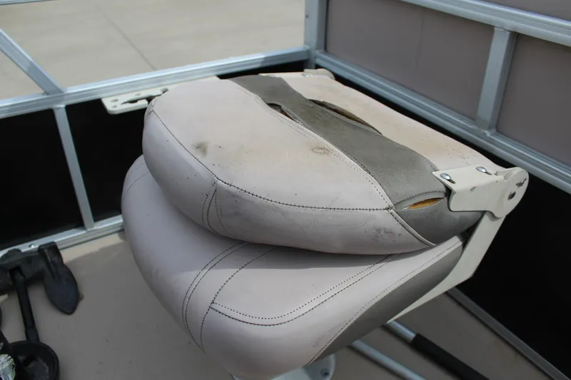 Slide: The Image of Worn seat on 2014 Sun Tracker Bass Buggy 18 DLX boat. - 20