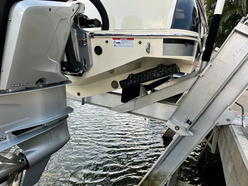 Slide: The Image of Chris-Craft Catalina 30 2023 - 13