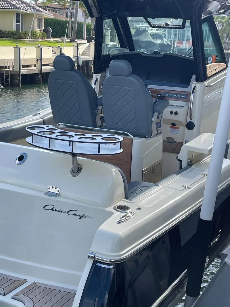 Slide: The Image of Chris-Craft Catalina 30 2023 - 16