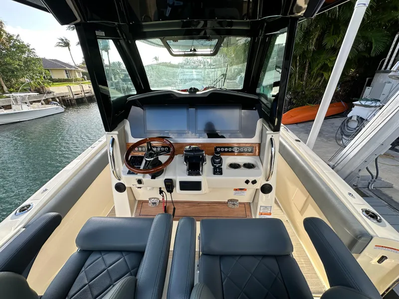 Slide: The Image of Chris-Craft Catalina 30 2023 - 3