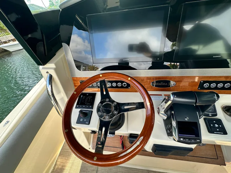 Slide: The Image of Chris-Craft Catalina 30 2023 - 4