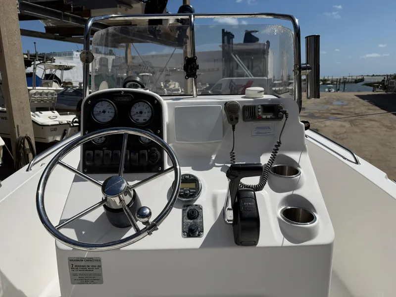 Slide: The Image of 2007 Sea Hunt 202 TRITON boat dashboard with steering wheel and controls. - 10