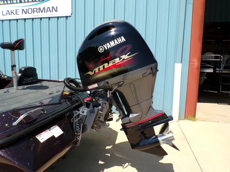 Slide: The Image of 2024 Skeeter ZX150 boat with Yamaha VMAX outboard motor at Lake Norman. - 18