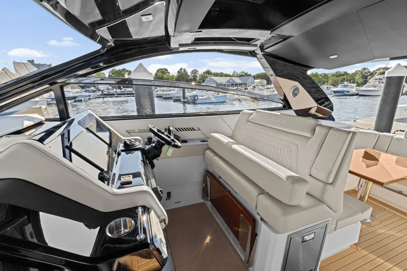Slide: The Image of Cruisers 42 GLS OB 2025 - 17