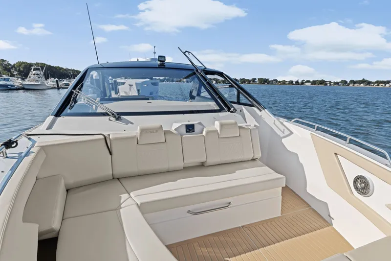 Slide: The Image of Cruisers 42 GLS OB 2025 - 32