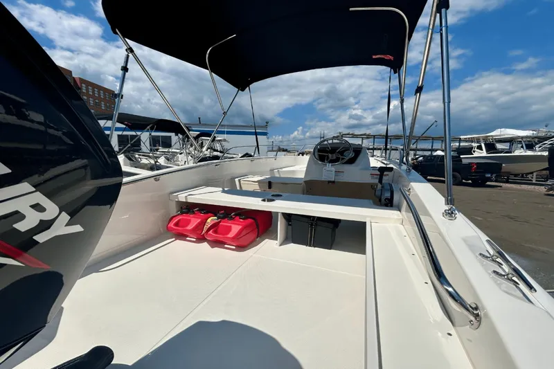 Slide: The Image of Boston Whaler 160 Super Sport 2025 - 10