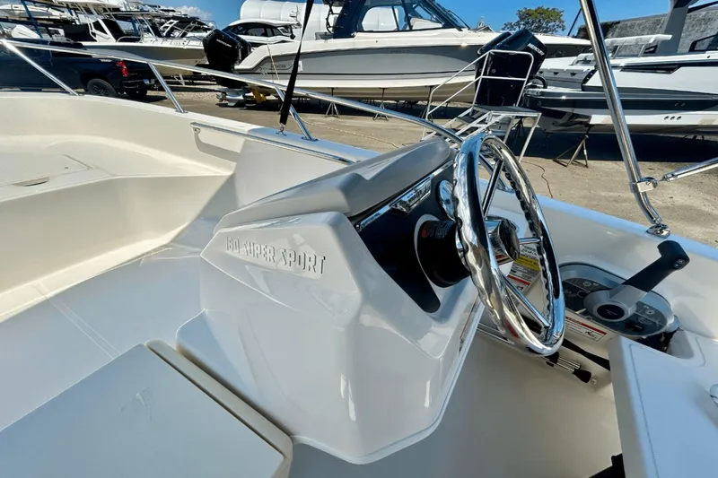Slide: The Image of Boston Whaler 160 Super Sport 2025 - 13