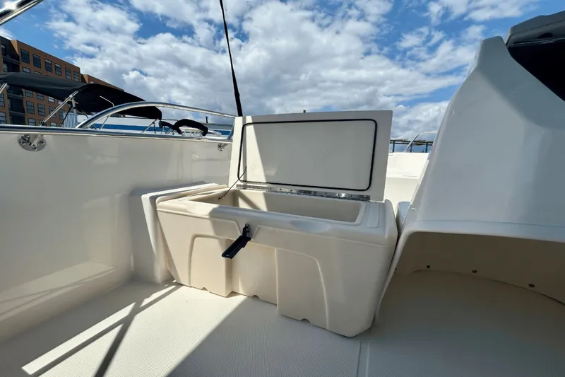 Slide: The Image of Boston Whaler 160 Super Sport 2025 - 16