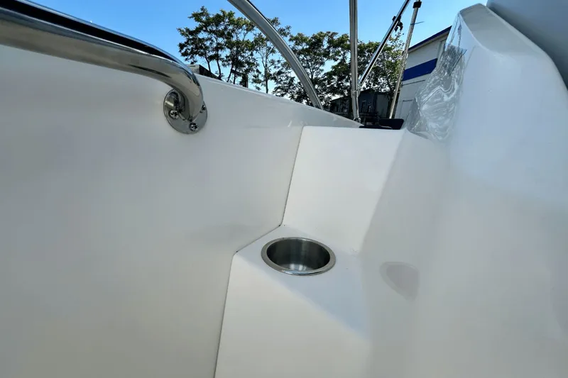 Slide: The Image of Boston Whaler 160 Super Sport 2025 - 19