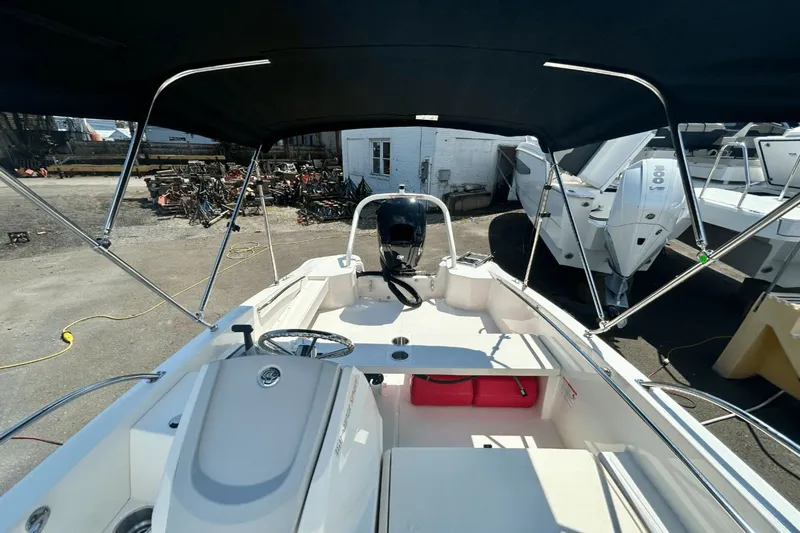 Slide: The Image of Boston Whaler 160 Super Sport 2025 - 21