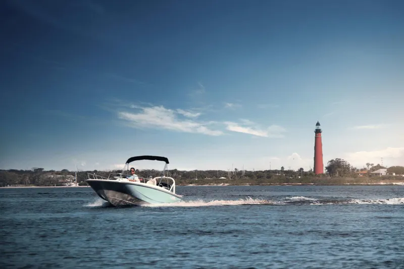 Slide: The Image of Boston Whaler 160 Super Sport 2025 - 27