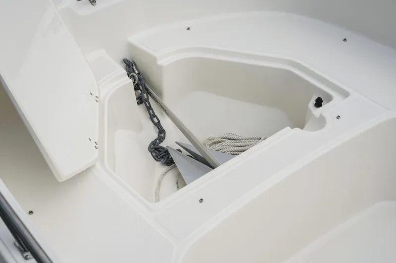 Slide: The Image of Boston Whaler 160 Super Sport 2025 - 28