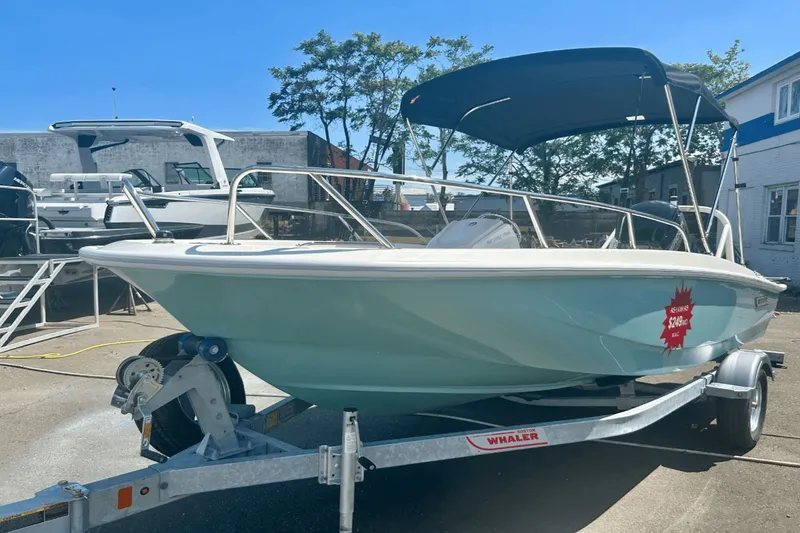 Slide: The Image of Boston Whaler 160 Super Sport 2025 - 3