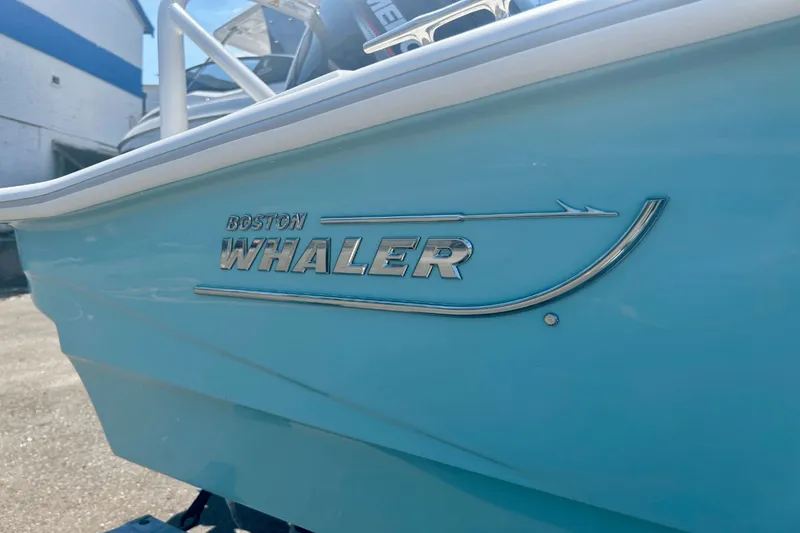 Slide: The Image of Boston Whaler 160 Super Sport 2025 - 5