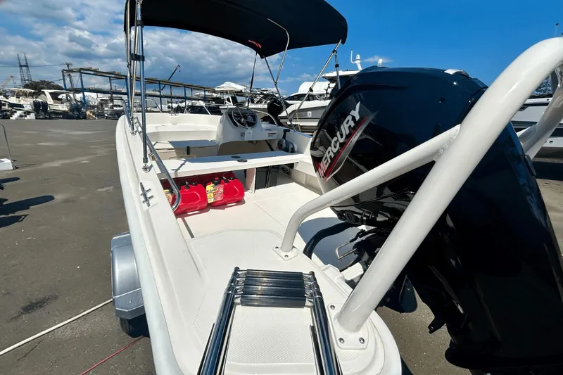 Slide: The Image of Boston Whaler 160 Super Sport 2025 - 6