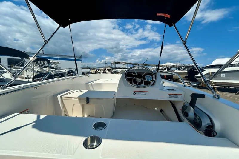 Slide: The Image of Boston Whaler 160 Super Sport 2025 - 8