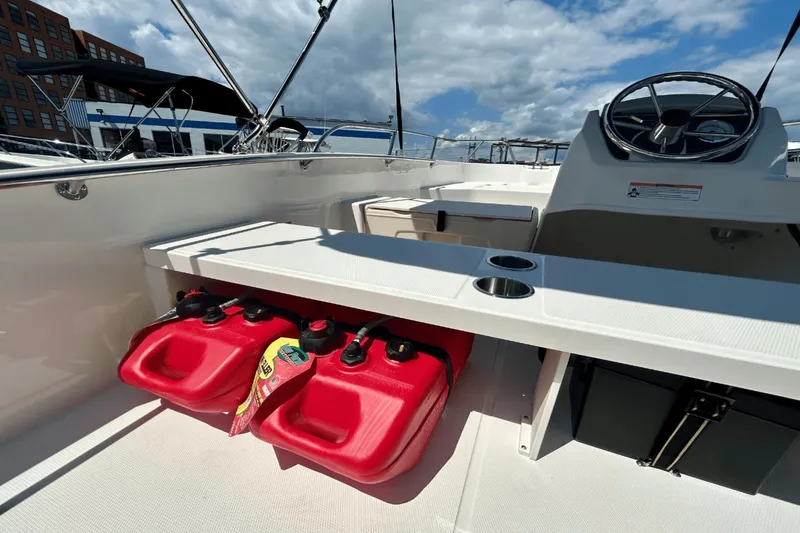Slide: The Image of Boston Whaler 160 Super Sport 2025 - 9