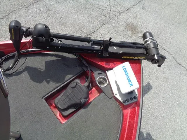 Slide: The Image of 2016 Ranger Z175 boat deck with trolling motor and Lowrance fish finder. - 5