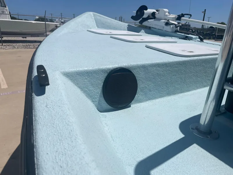 Slide: The Image of 2006 Explorer 19 boat deck with speaker and trolling motor. - 27