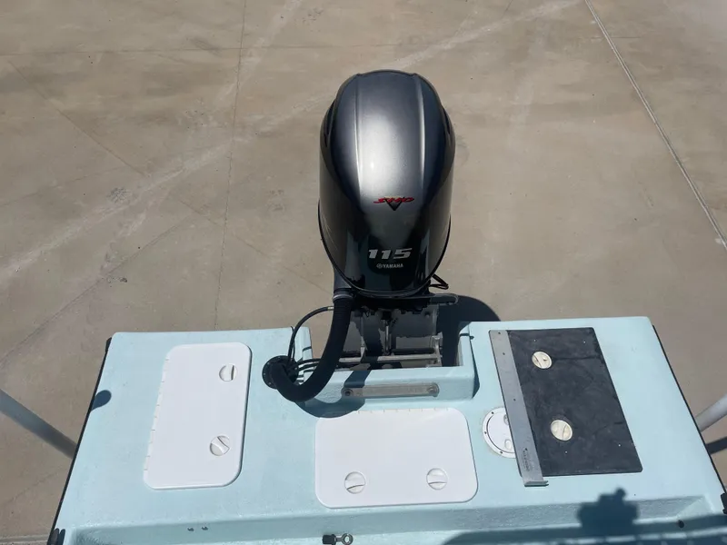 Slide: The Image of Outboard motor on 2006 Explorer 19 boat, viewed from above. - 7