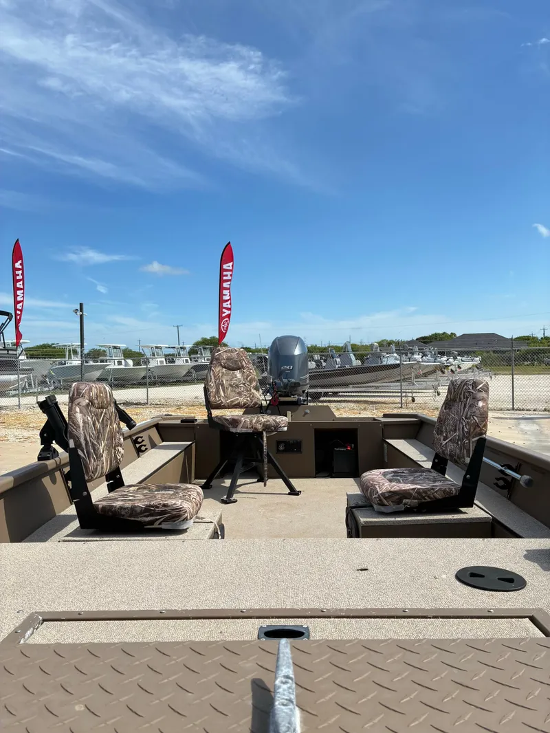 Slide: The Image of 2019 Smoker Craft 1660 SPORTSMAN boat with camo seats and Yamaha flags in background. - 10