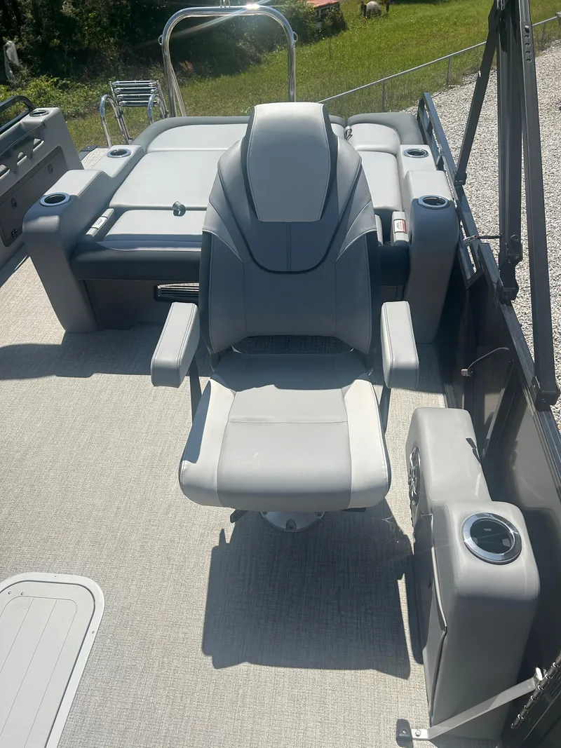 Slide: The Image of Tahoe LTZ VRB23T 2025 - 10