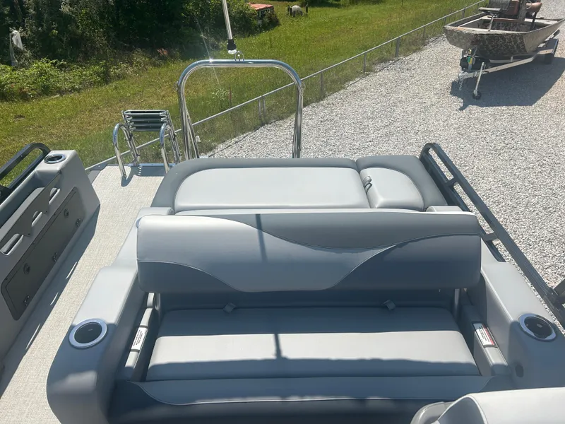 Slide: The Image of Tahoe LTZ VRB23T 2025 - 15