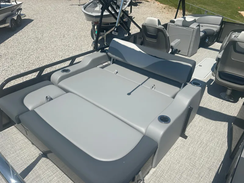 Slide: The Image of Tahoe LTZ VRB23T 2025 - 17