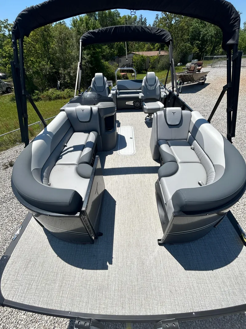 Slide: The Image of Tahoe LTZ VRB23T 2025 - 6