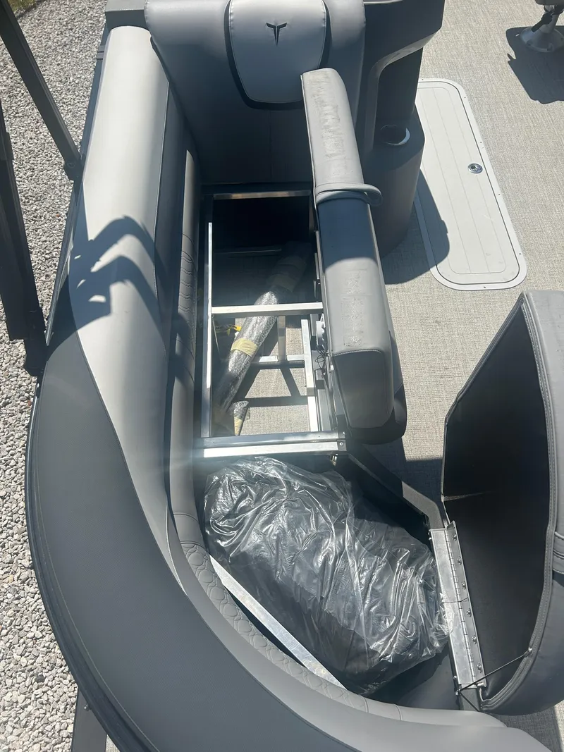 Slide: The Image of Tahoe LTZ VRB23T 2025 - 9