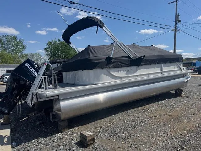 Slide: The Image of Godfrey Sweetwater 2286 SBX TriToon - 150 Suzuki 2025 - 11