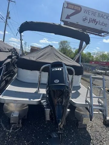 Slide: The Image of Godfrey Sweetwater 2286 SBX TriToon - 150 Suzuki 2025 - 3