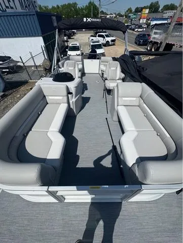 Slide: The Image of Godfrey Sweetwater 2286 SBX TriToon - 150 Suzuki 2025 - 4