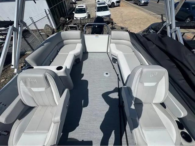 Slide: The Image of Godfrey Sweetwater 2286 SBX TriToon - 150 Suzuki 2025 - 6