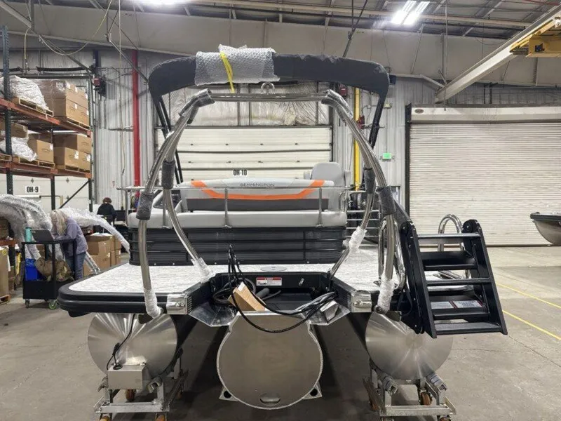 Slide: The Image of 2025 Bennington SX Swingback 22 SXSB pontoon boat in a warehouse setting. - 17