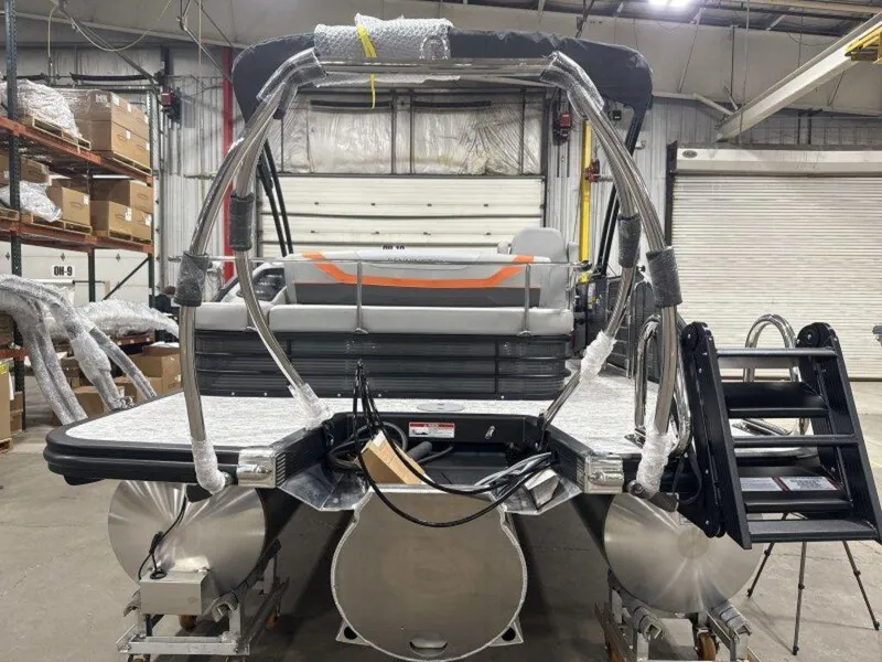 Slide: The Image of 2025 Bennington SX Swingback 22 SXSB pontoon boat in a warehouse setting. - 18