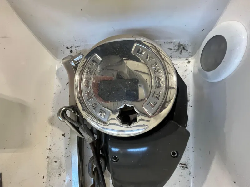 Slide: The Image of 2006 Regal 3360 Window Express boat winch mechanism, close-up view. - 30