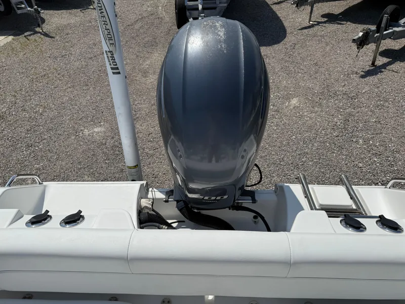 Slide: The Image of 2014 Sea Hunt Escape 211 LE boat with Yamaha outboard motor, rear view. - 18